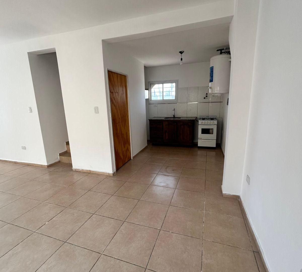 Foto de Departamento dúplex en alquiler Viñuela, imagen 2