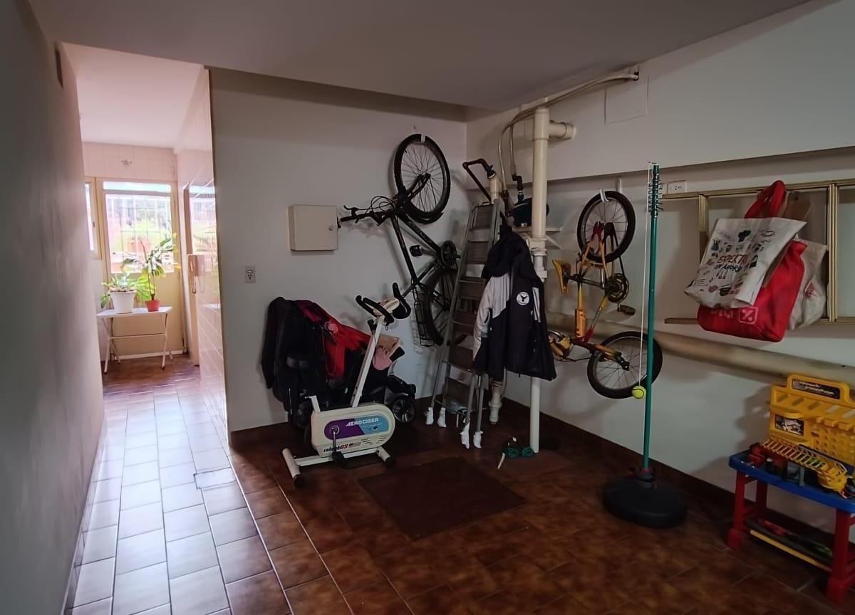 Excelente Triplex 4 Ambientes con Patio y Cochera 4
