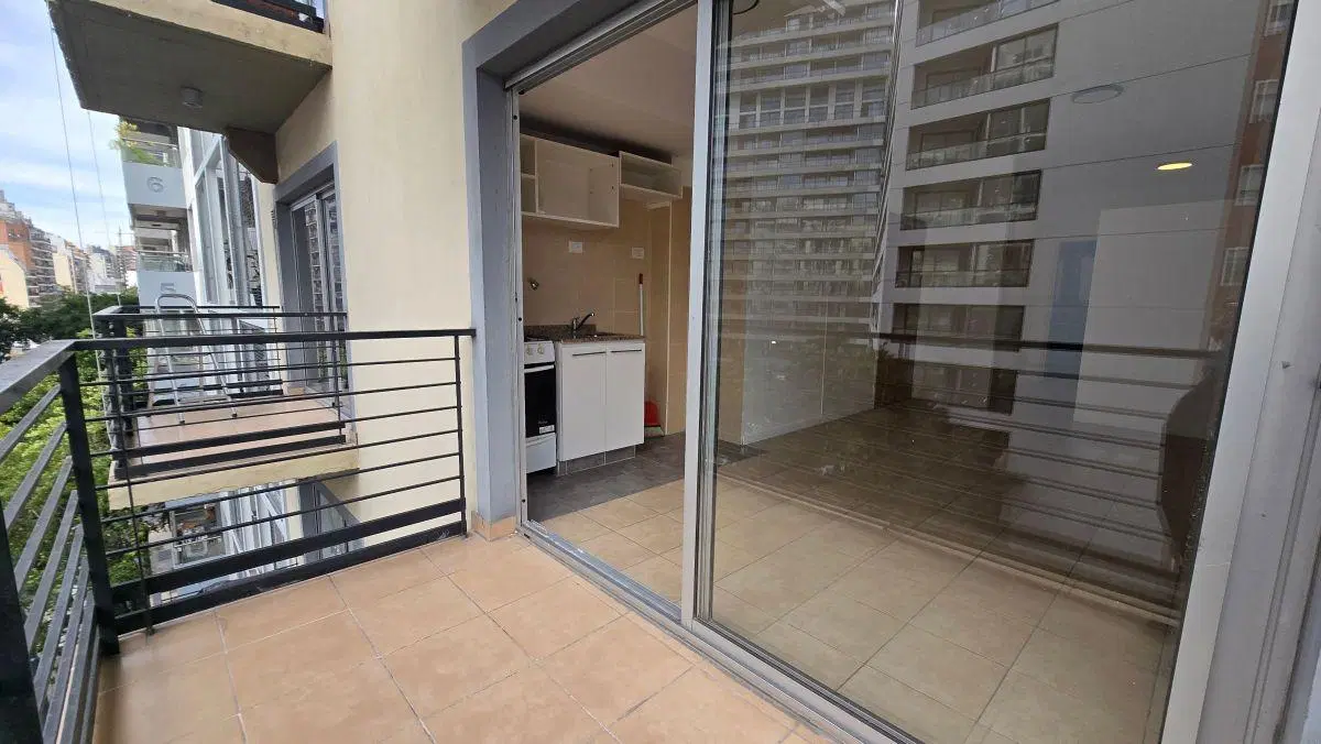 RESERVADO - Monoambiente dividido al frente con baño en suite 5
