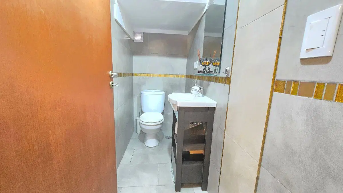 Impecable 2 ambientes con Jardín, Parilla, toillete y baño completo 3