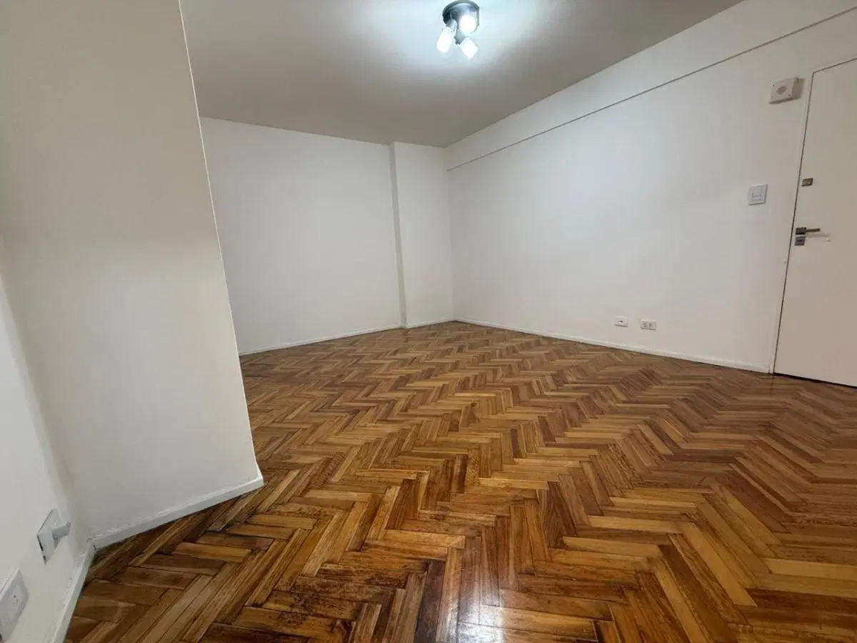 Departamento 2 ambientes con patio, refaccionado a nuevo 3