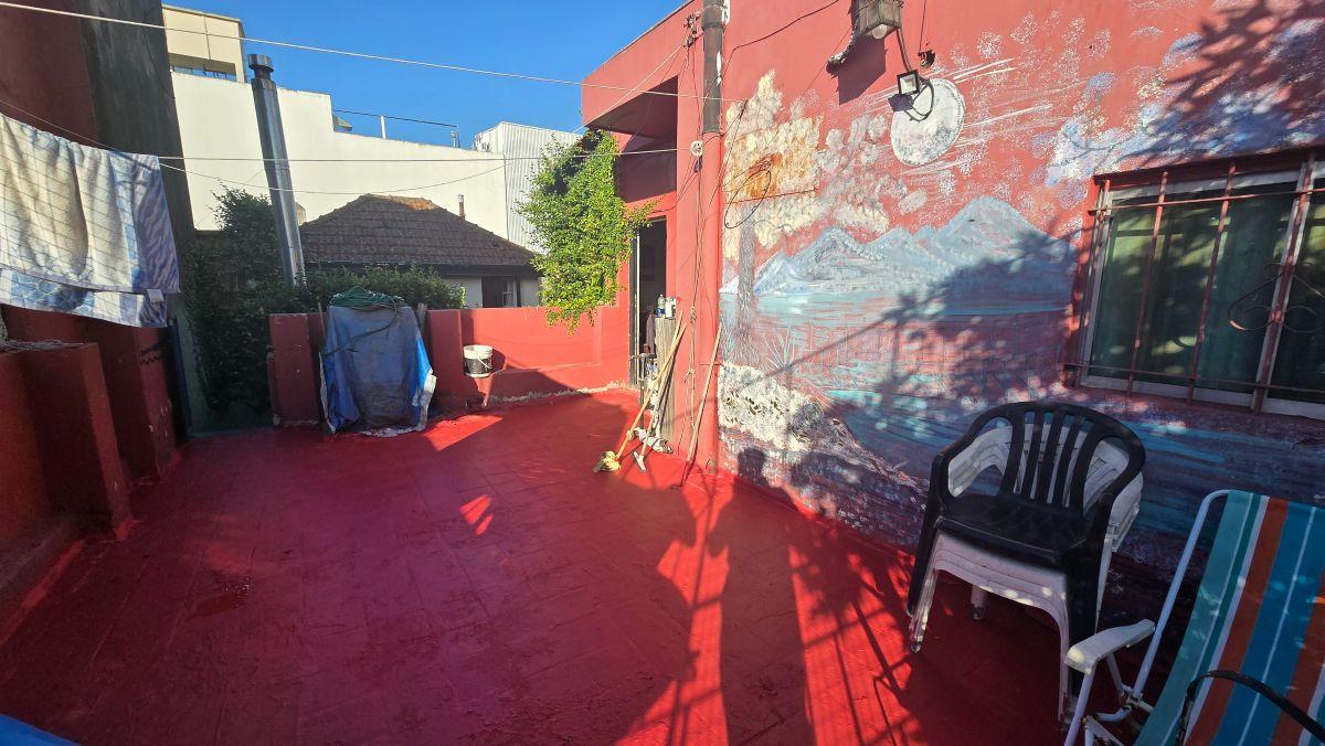 Casa en Lote Propio con Terraza a Refaccionar en Villa Pueyrredón
