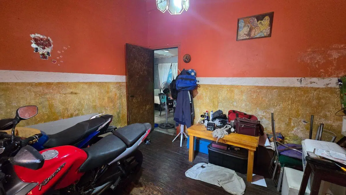 Casa en Lote Propio con Terraza a Refaccionar en Villa Pueyrredón 5
