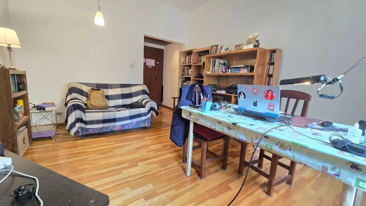 Departamento 3 ambientes, excelente ubicación. 2do piso por escalera 5