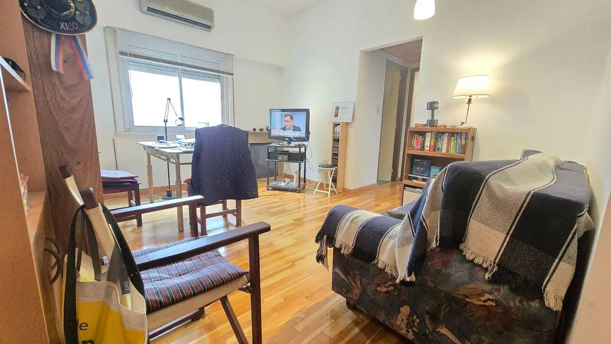Departamento 3 ambientes, excelente ubicación. 2do piso por escalera 2