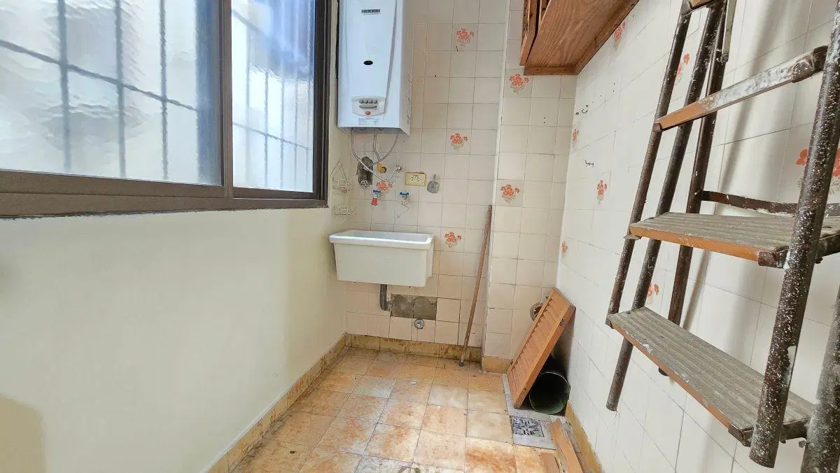 3 Ambientes con Cocina Separada. Muy Buena Ubicación 3