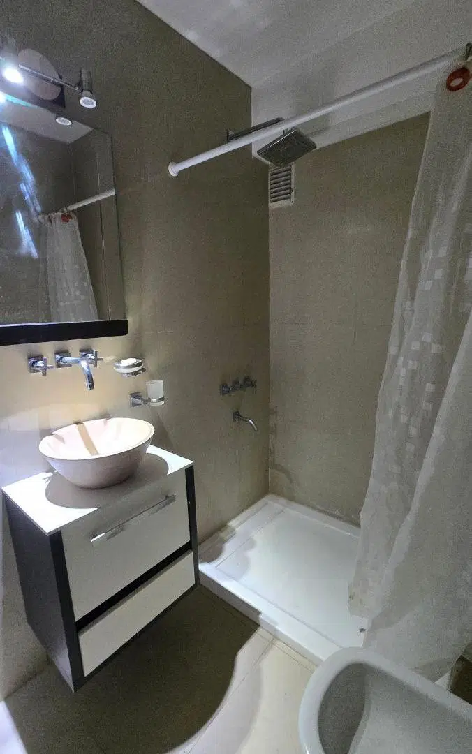 Departamento 2 ambientes, renovado a nuevo. Piso alto 1