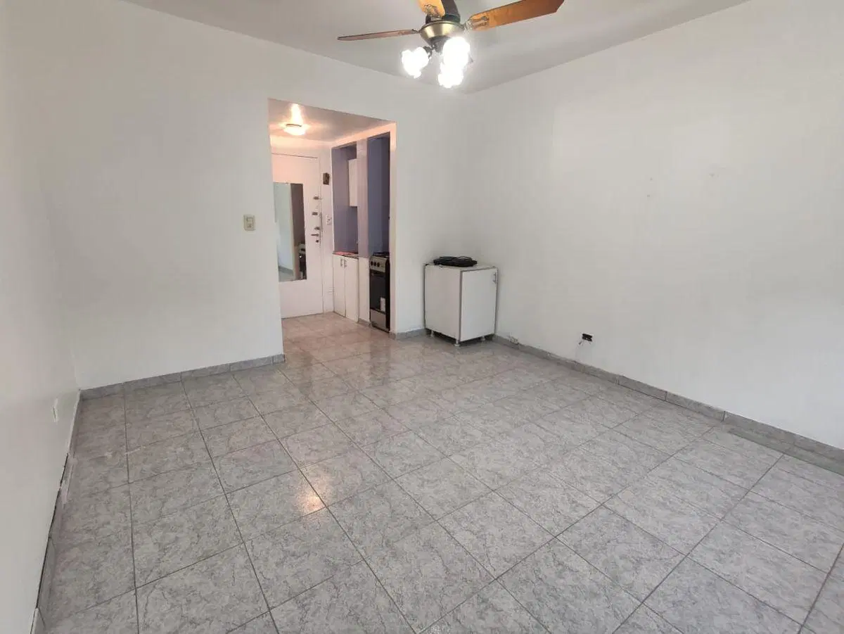 Departamento monoambiente al frente en alquiler 4