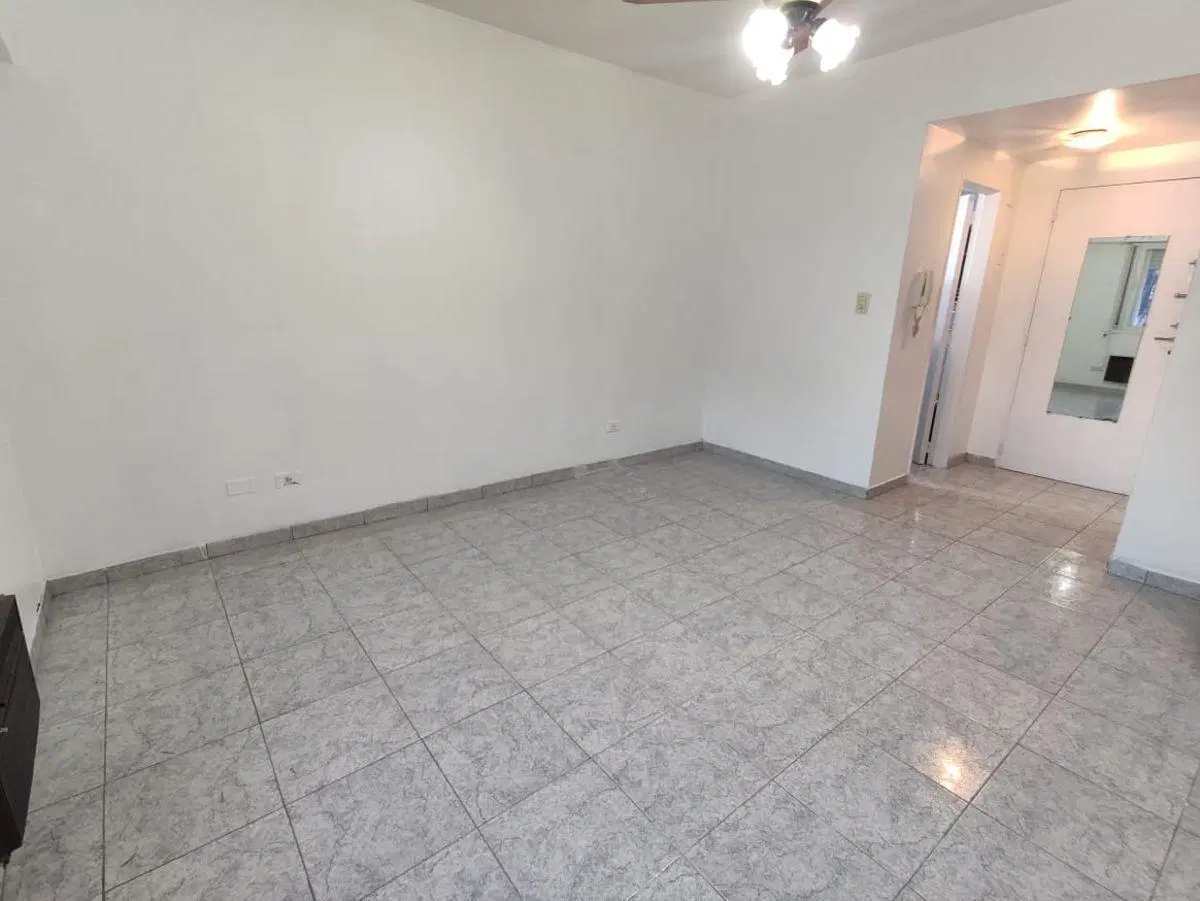 Departamento monoambiente al frente en alquiler 2