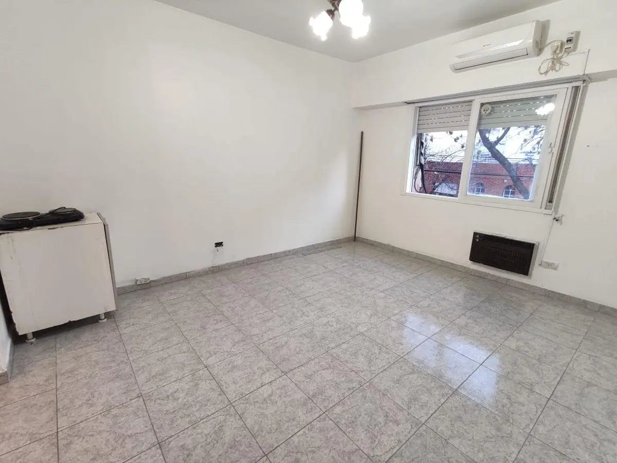 Departamento monoambiente al frente en alquiler 5