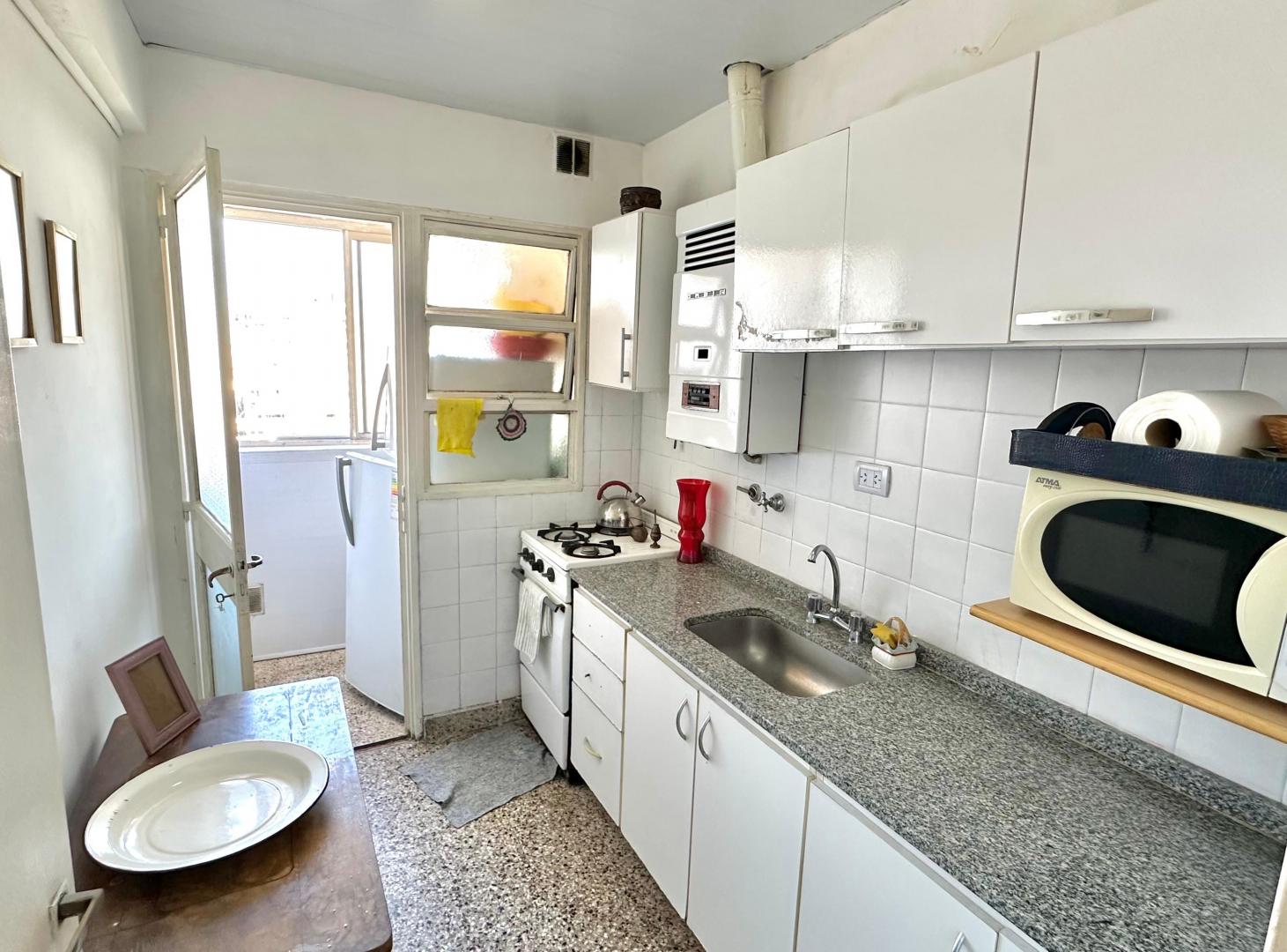 Foto de Departamento 2 ambientes frente a Plaza Constitución., imagen 1