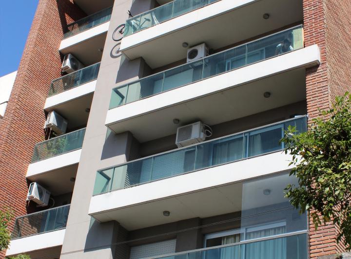 DUEÑO DIRECTO Laprida 2046 1º piso, con patios 4