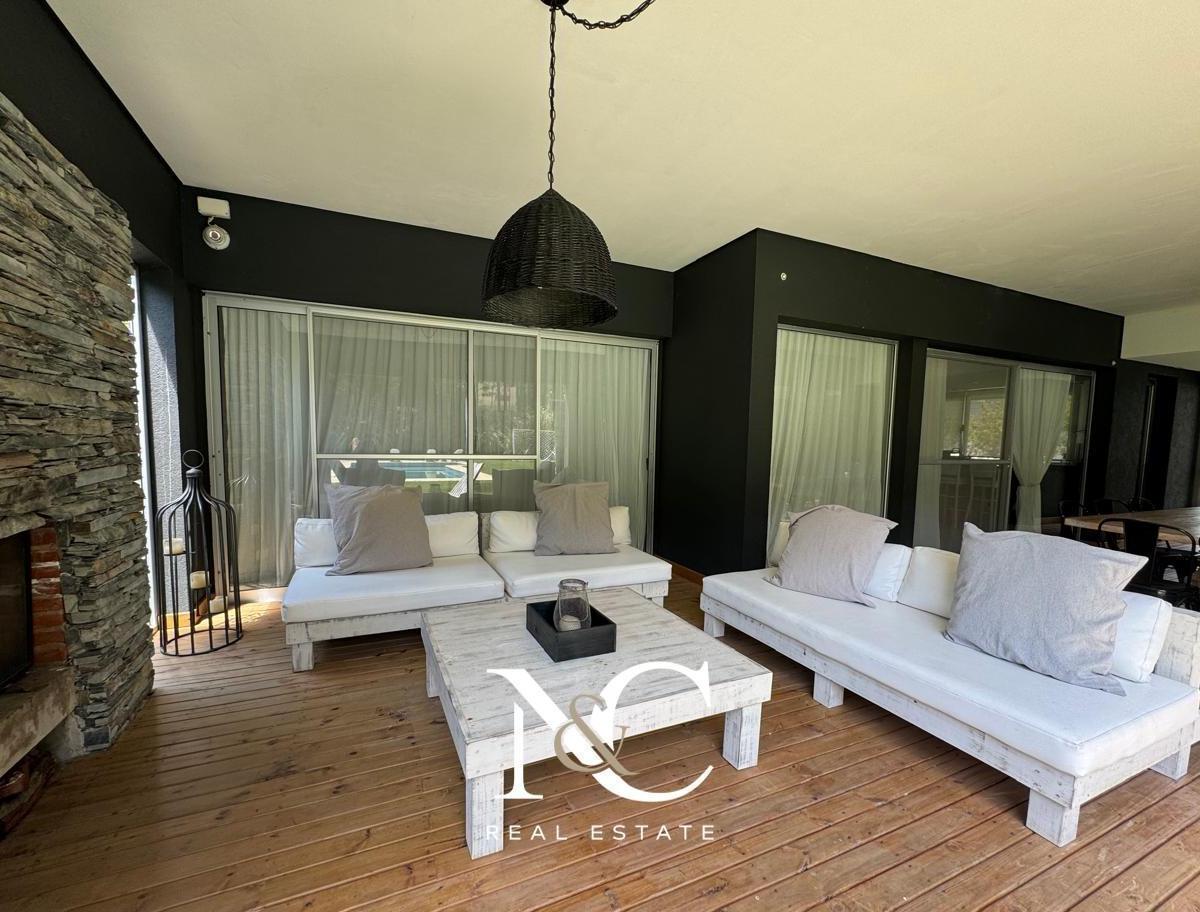 Casa en Venta en Costa Esmeralda 5