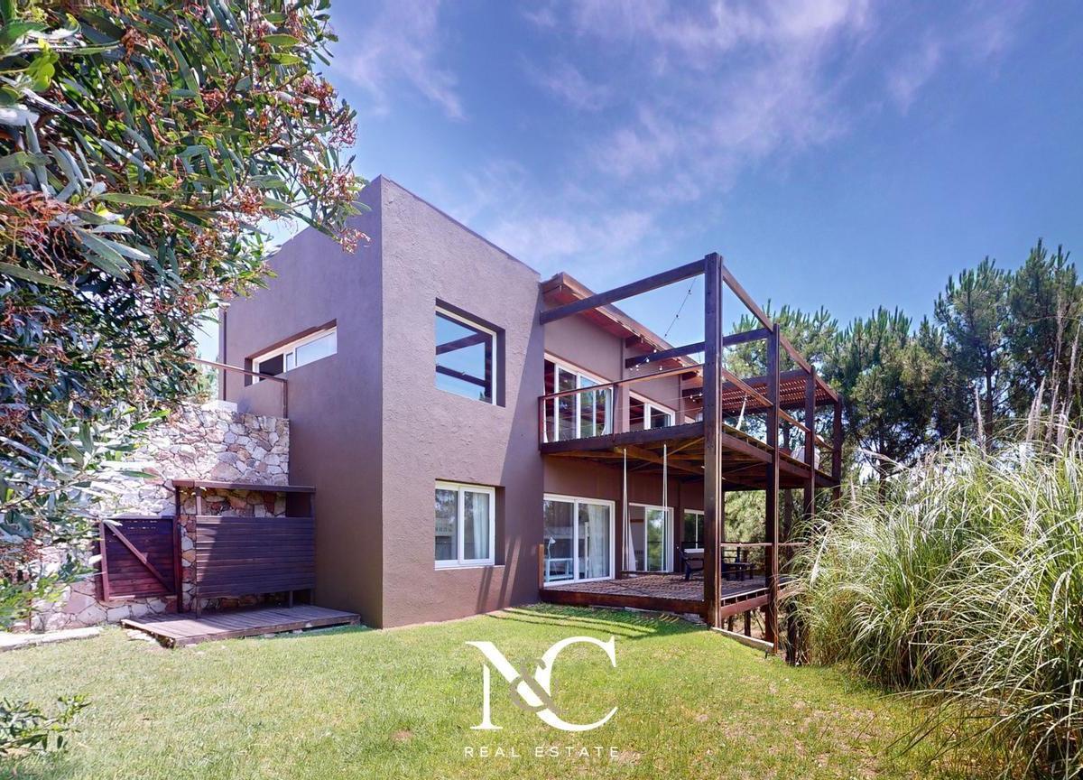 Casa en Venta en Costa Esmeralda, Barrio Residencial 5