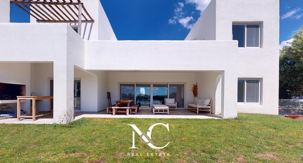 Casa en Venta en Costa Esmeralda 4