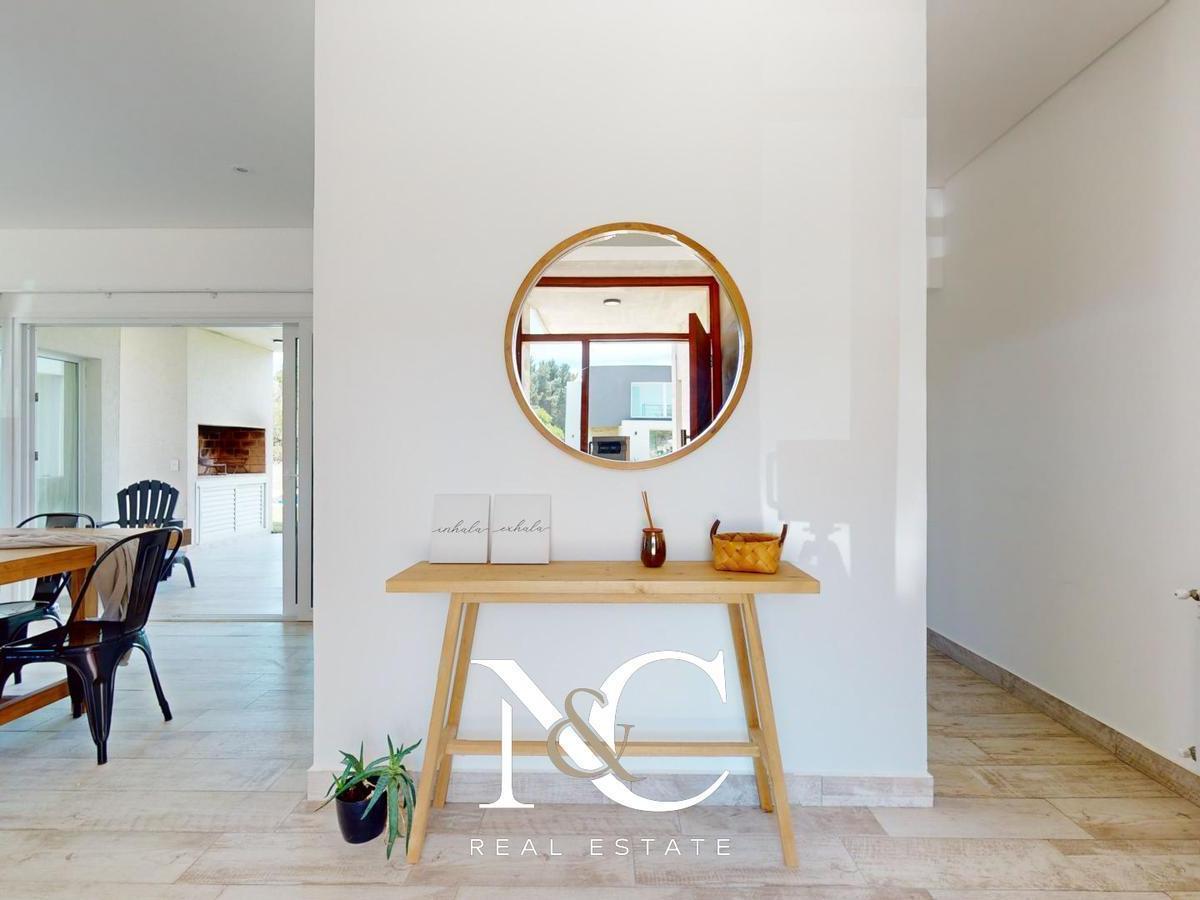 Casa en Venta en Costa Esmeralda con Piscina y Gas Natural 2