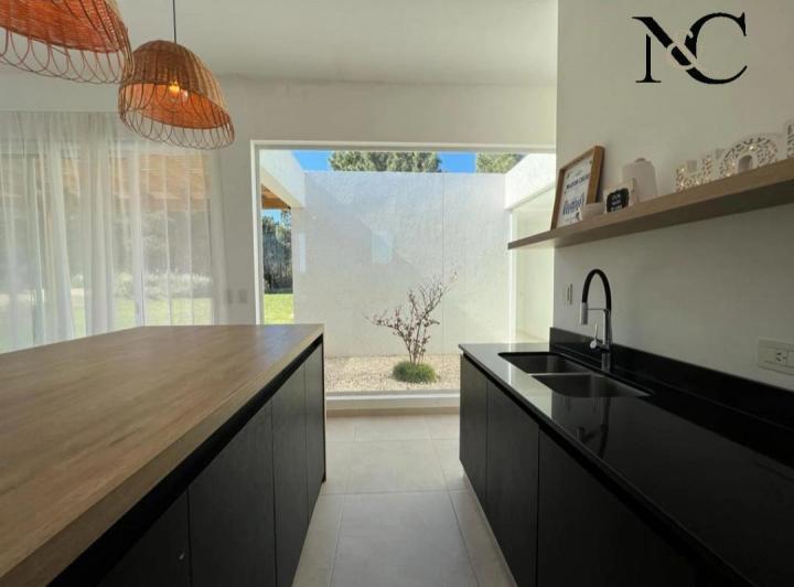 Casa en venta en Costa Esmeralda fondo libre 4