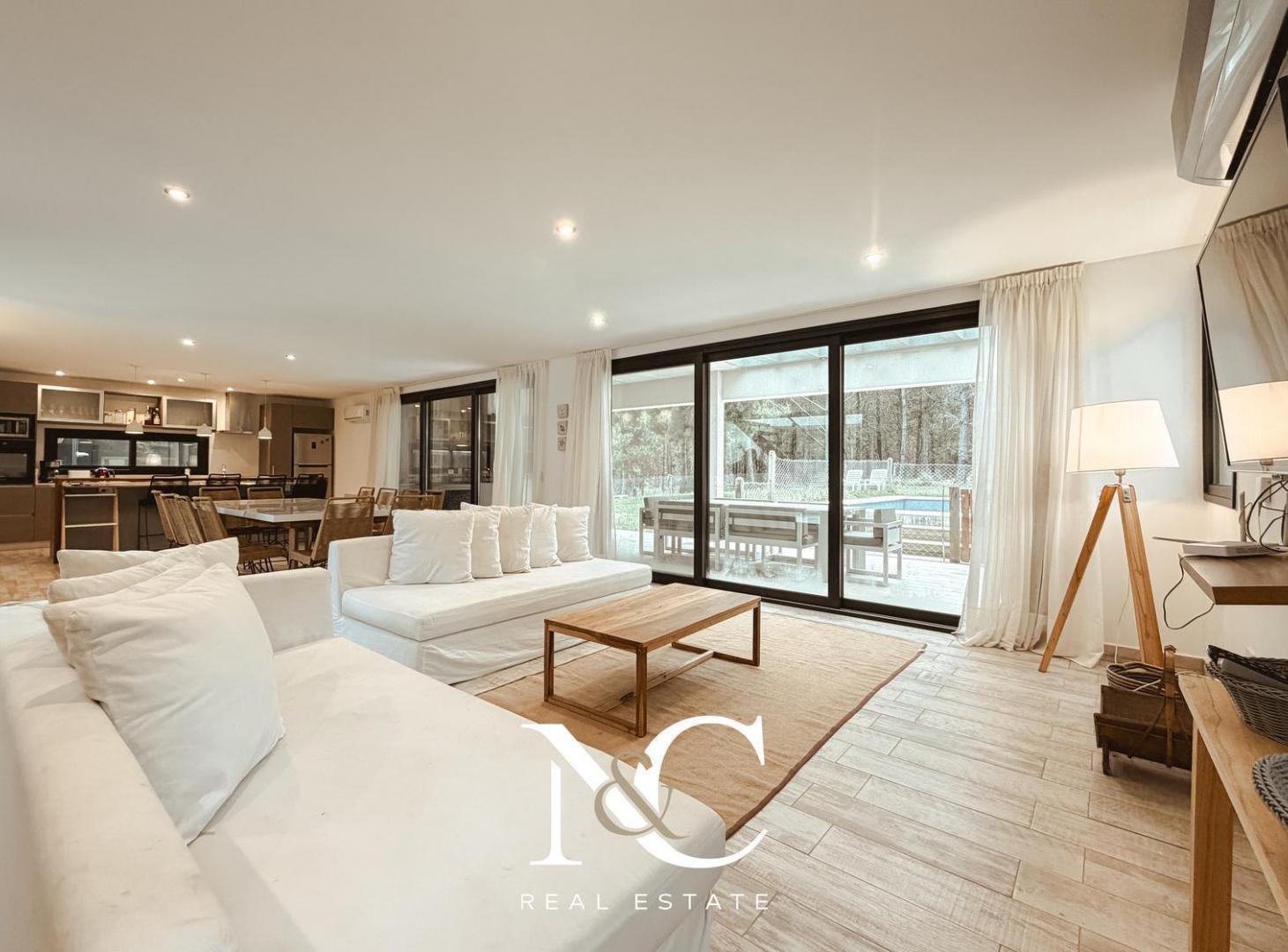 Foto de Casa en venta en Costa Esmeralda con fondo libre y piscina, imagen 3