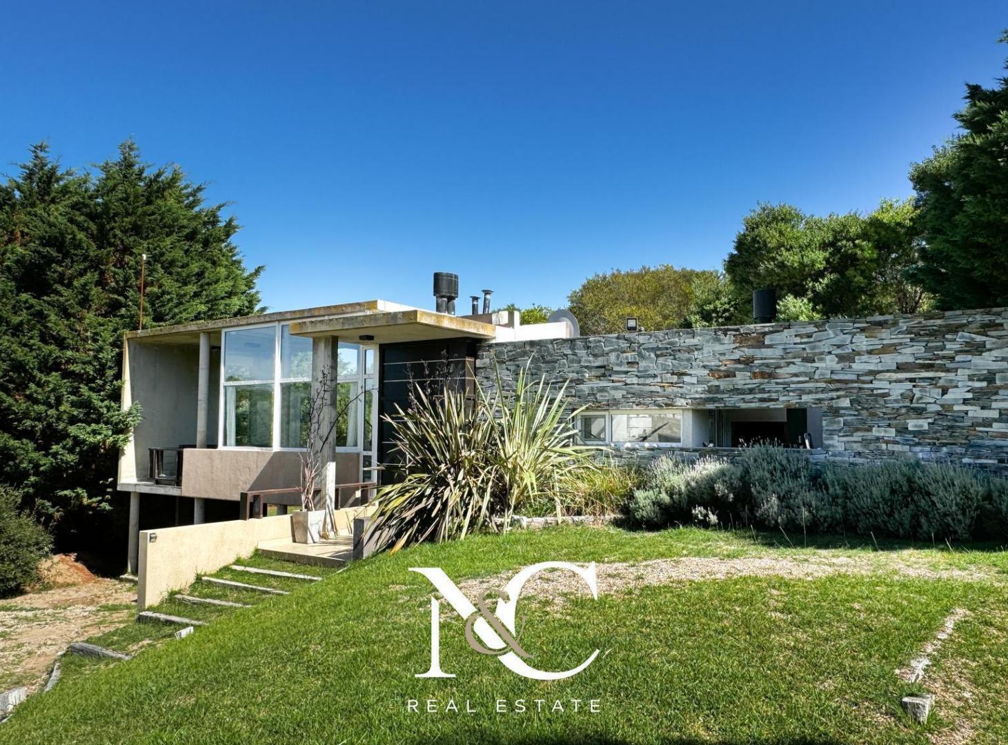 Casa en Venta en Costa Esmeralda con fondo libre