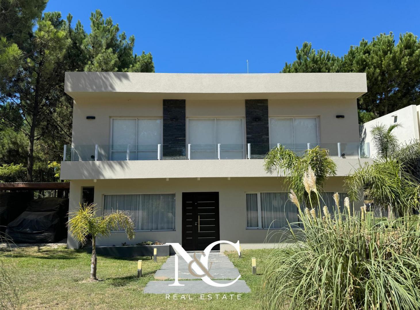 Casa en venta en Costa Esmeralda fondo cancha golf