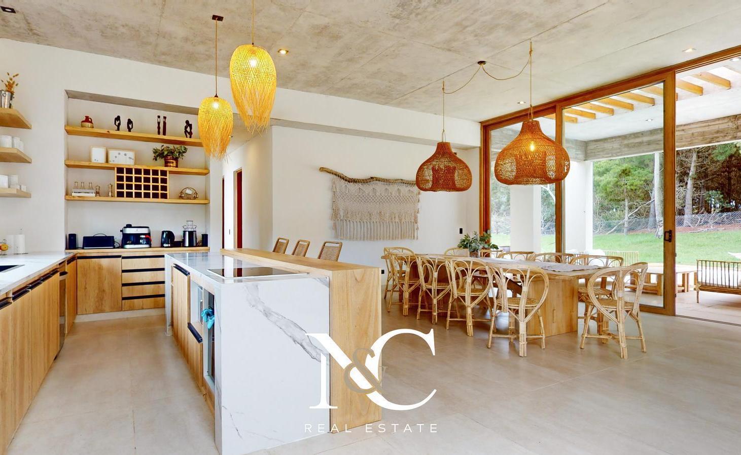 Casa en venta en Costa Esmeralda fondo libre al bosque