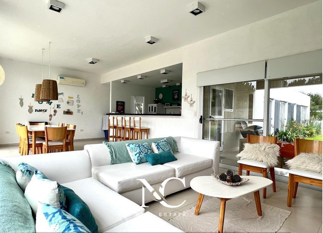 Casa en venta en Costa Esmeralda con gas natural pileta