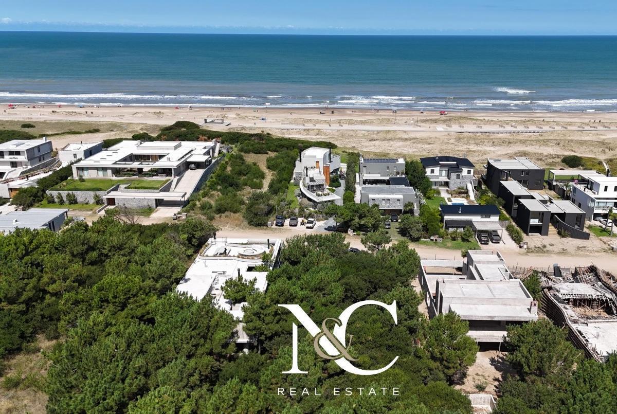 Lote en venta en Costa Esmeralda, segunda línea de mar