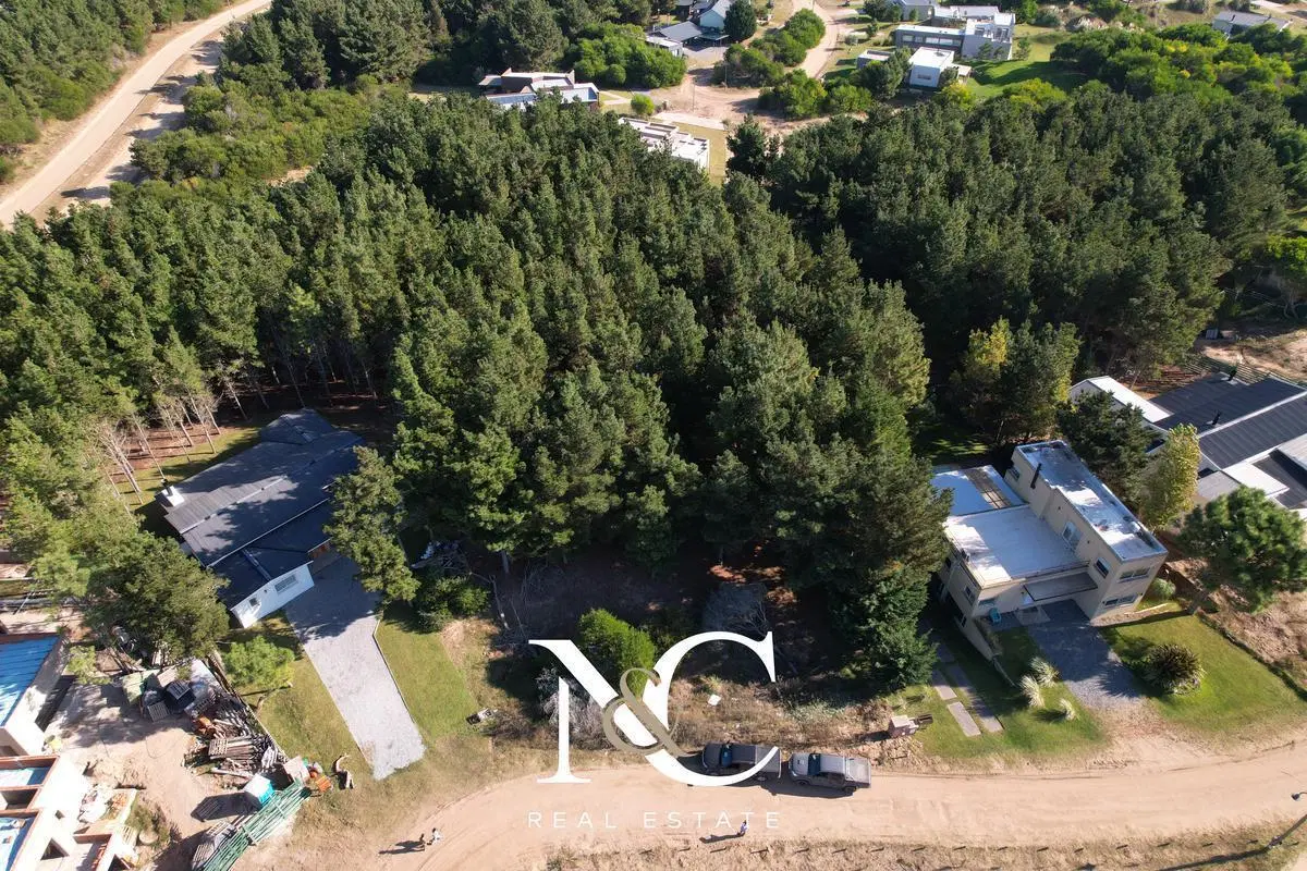 Terreno Lote en venta en Costa Esmeralda fondo arbolado 4