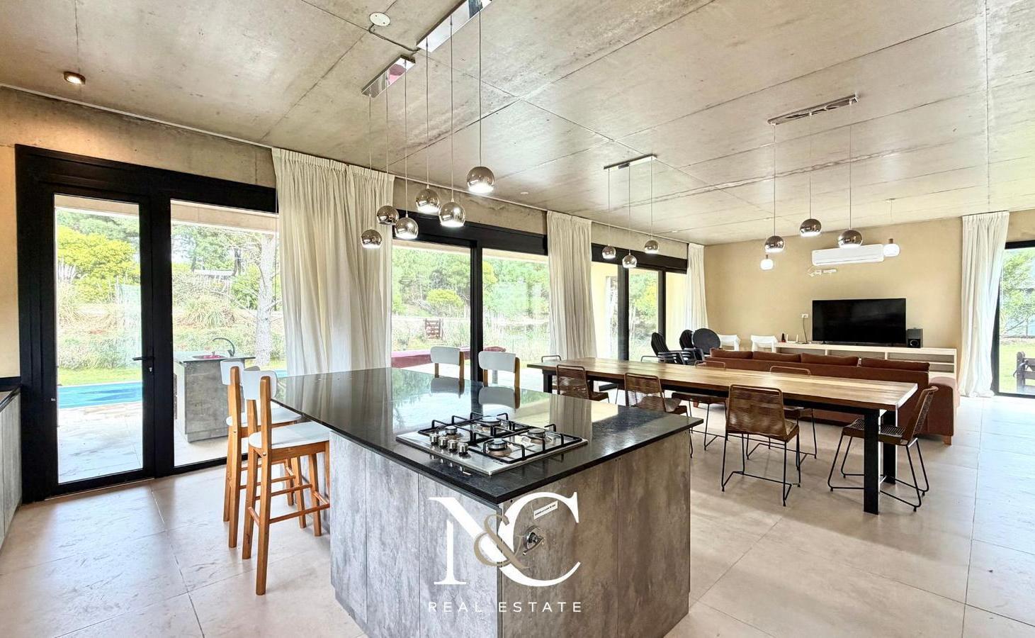 Foto de Casa en Venta en Costa Esmeralda con gas natural, imagen 2