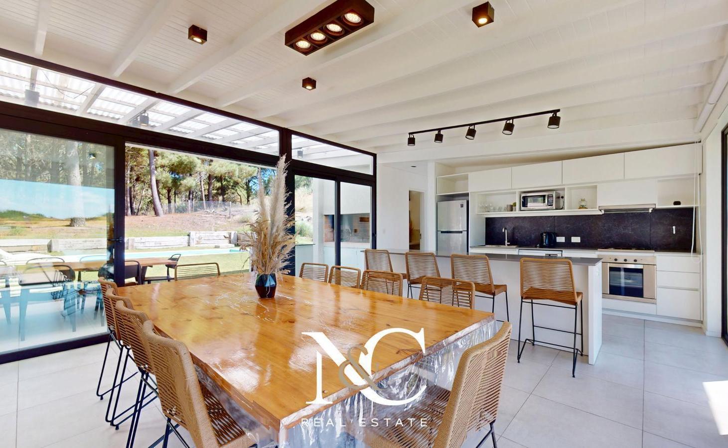 Foto de Casa en venta en Costa Esmeralda con fondo libre y piscina, imagen 3