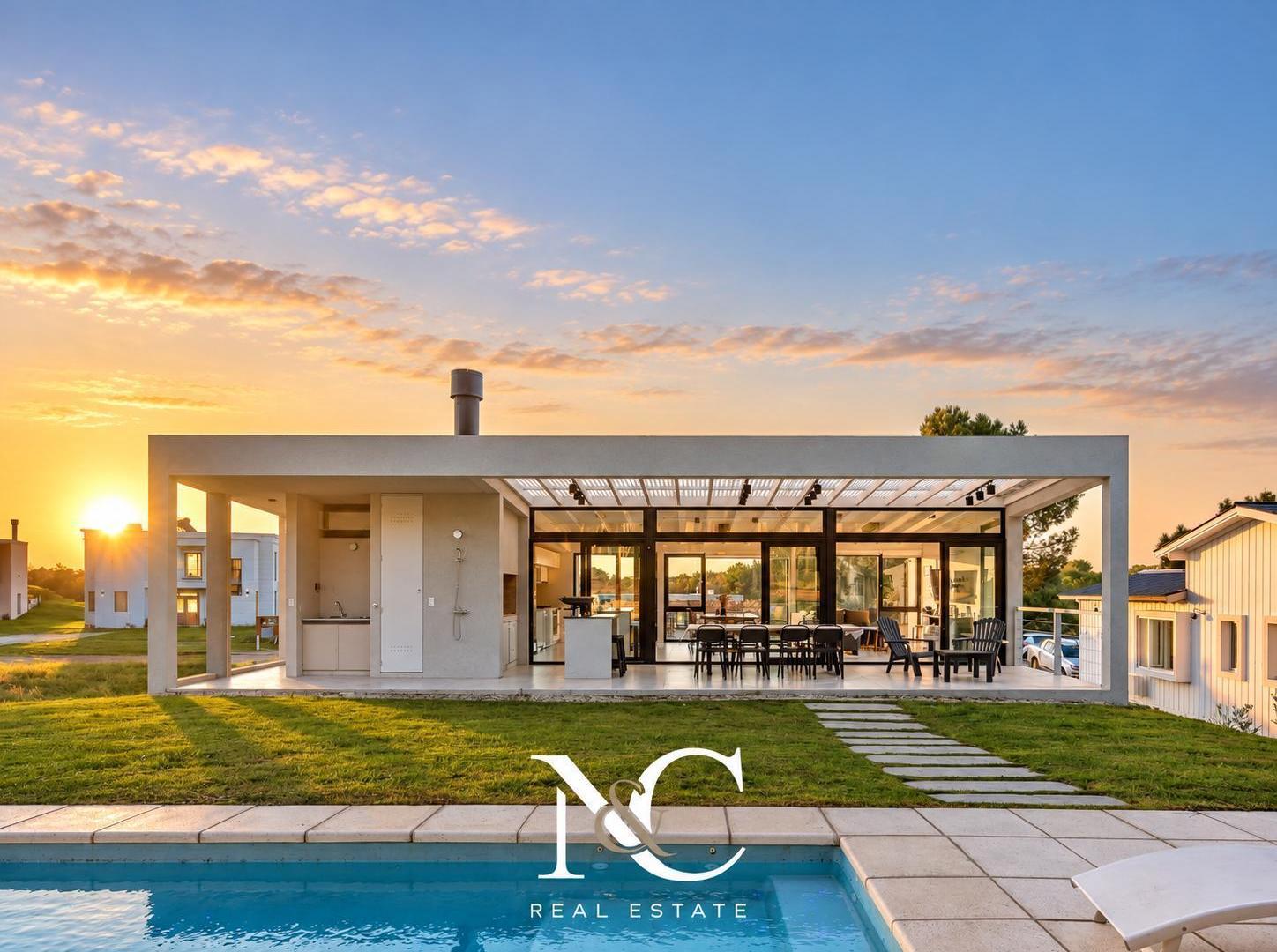 Foto de Casa en venta en Costa Esmeralda con fondo libre y piscina, imagen 1