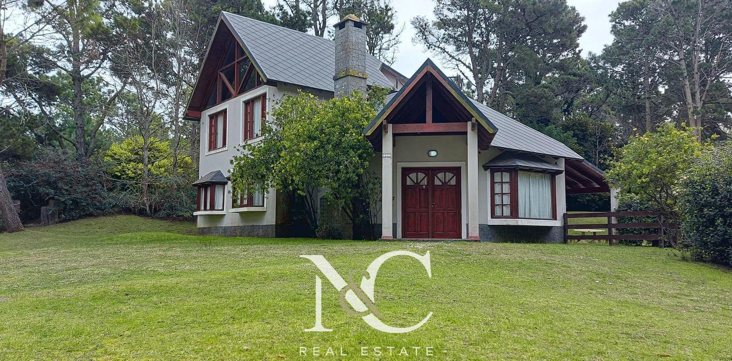 Foto de Casa en alquiler y venta en CARILÓ, con piscina, imagen 1