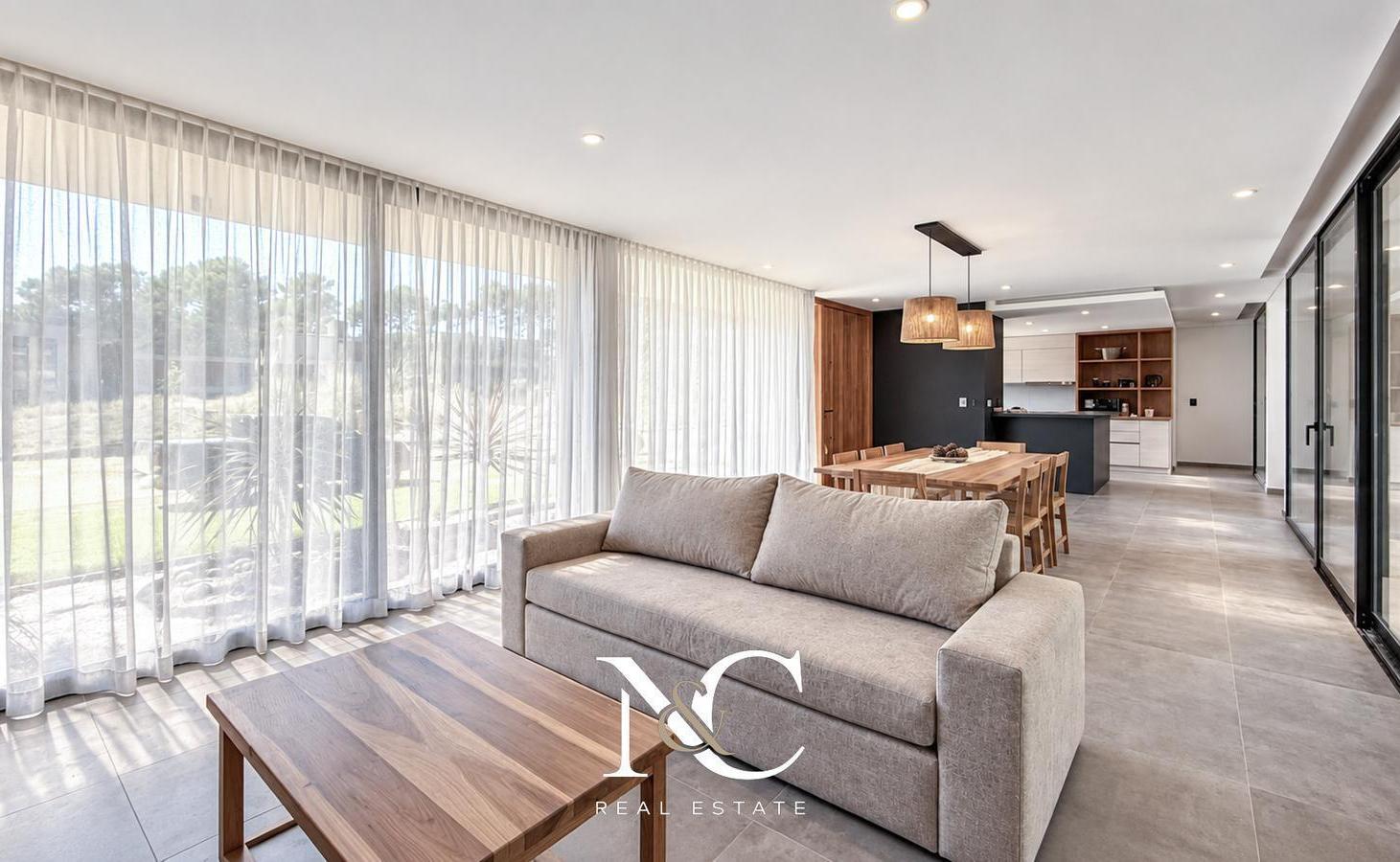 Foto de Casa en venta en Barrio Pioneros Pinamar 4 dormitorios cochera gas, imagen 3