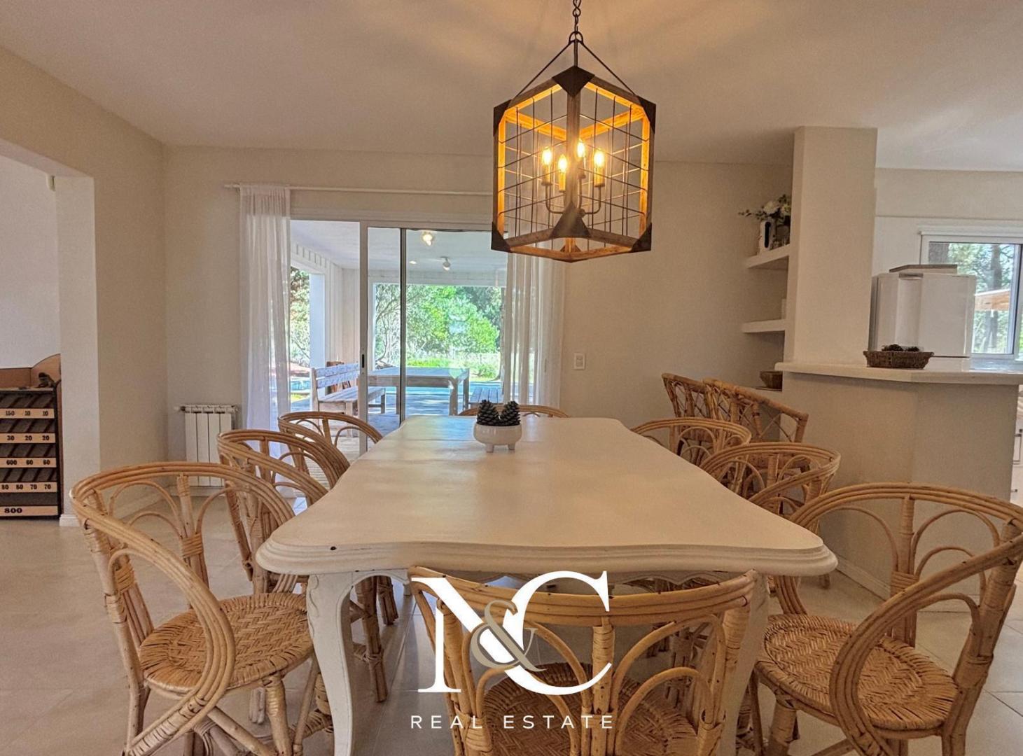 Foto de Casa en venta de 6 ambientes en Costa Esmeralda, imagen 2