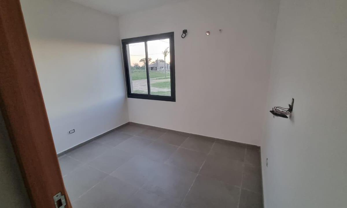 Venta de Casa de 2 Dorm. a Estrenar con Galeria y Pileta en Barrio Privado Quiloaza 4