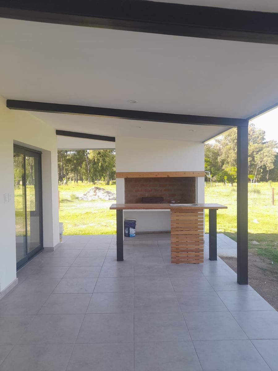 Casa en Barrio Privado Quiloaza de 3 Dorm, 2baños, Living Comedor, Jardin. 2