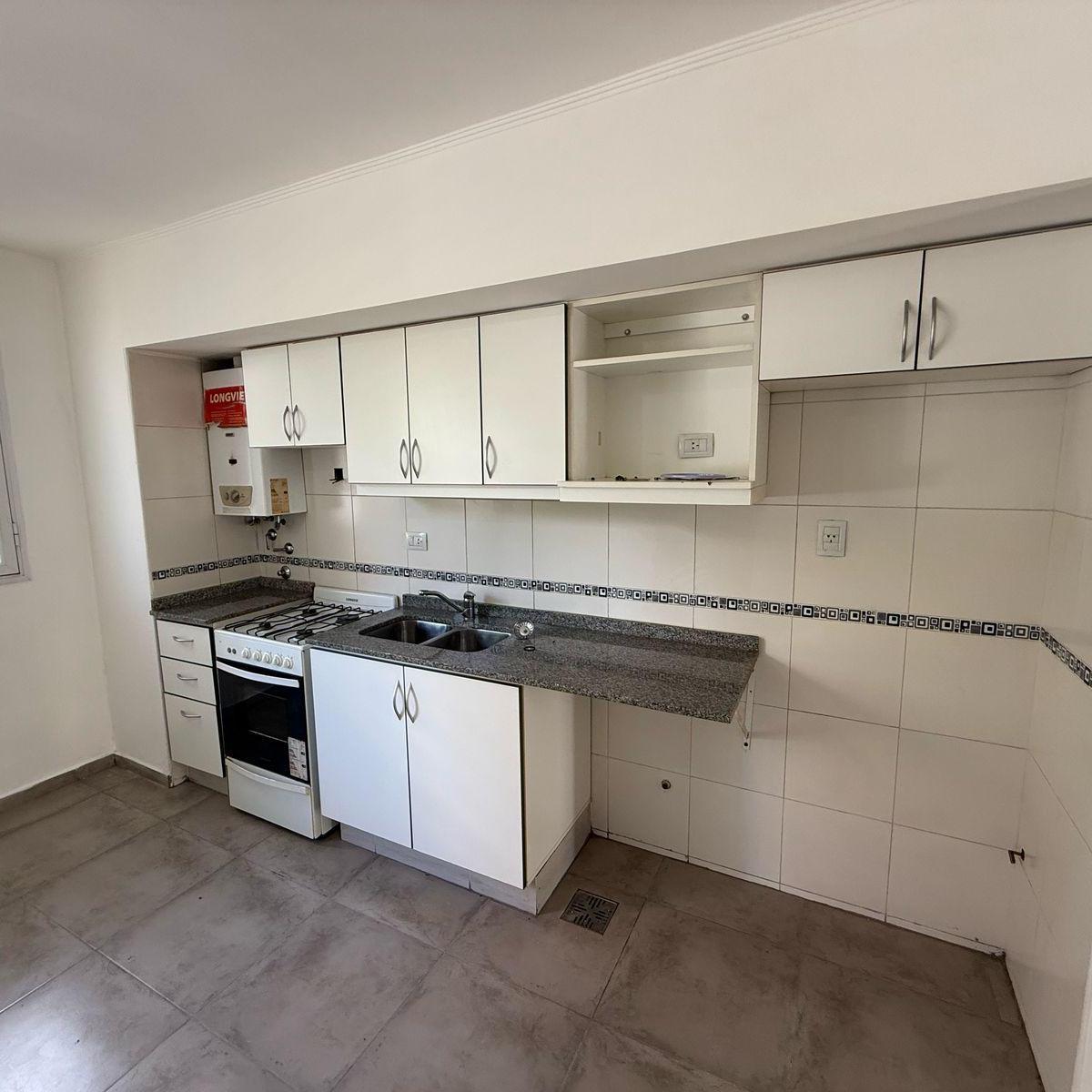 Foto de Venta!Departamento de 1 dorm en planta baja con patio - La Capital, imagen 2