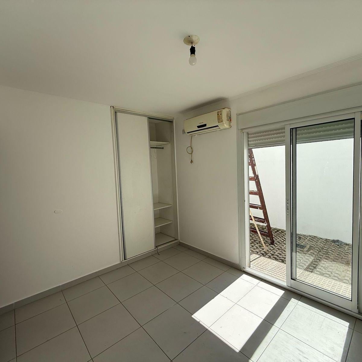 Foto de Venta!Departamento de 1 dorm en planta baja con patio - La Capital, imagen 4