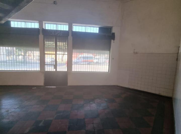 Local en Esquina con baño. 1