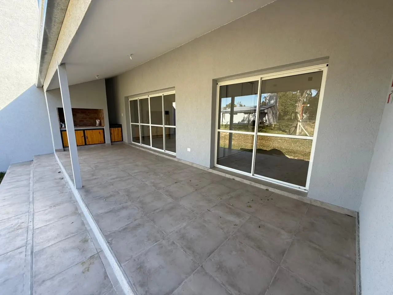 Royo Inmobiliaria alquila casa con Pileta en Barrio Privado Quiloazas sobre Ruta 1 3
