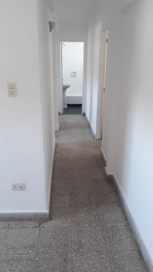 Foto de Royo Inmobiliaria alquila depto dos dormitorios por escalera frente a, imagen 3
