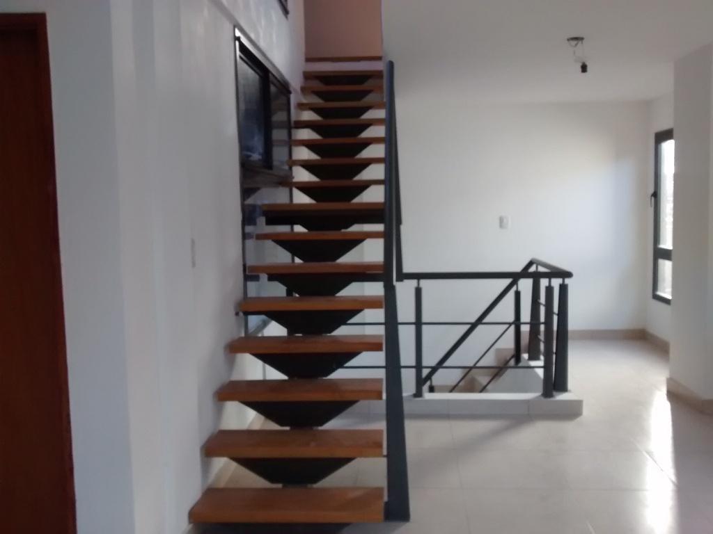 Foto de Royo Inmobiliaria alquila hermosa casa en dos plantas de cuatro, imagen 4