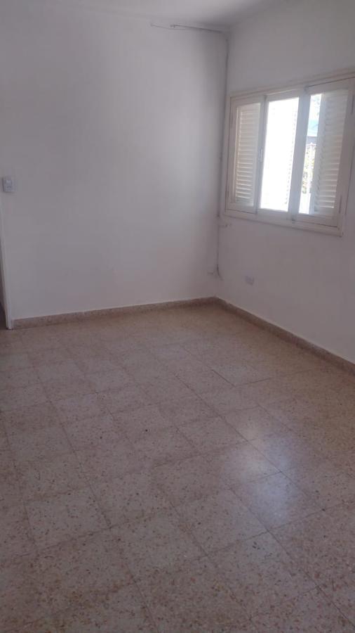 Foto de Royo Inmobiliaria alquila dpto dos dormitorios y cochera zona Hospital, imagen 3