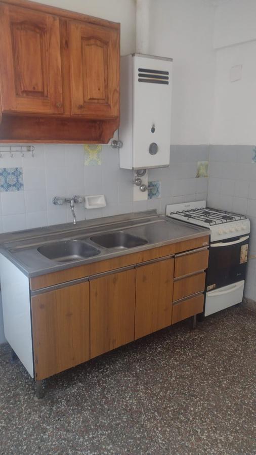 Royo Inmobiliaria alquila dpto dos dormitorios y cochera zona Hospital Cullen