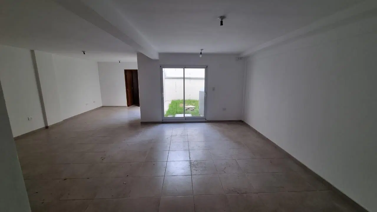 Royo Inmobiliaria Local en Recoleta Santa Fe 1