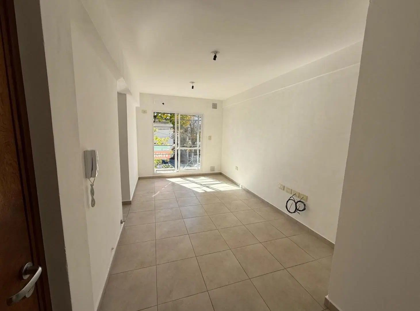 Royo Inmobiliaria vende depto 1 dorm con balcon en candioti Sur 1