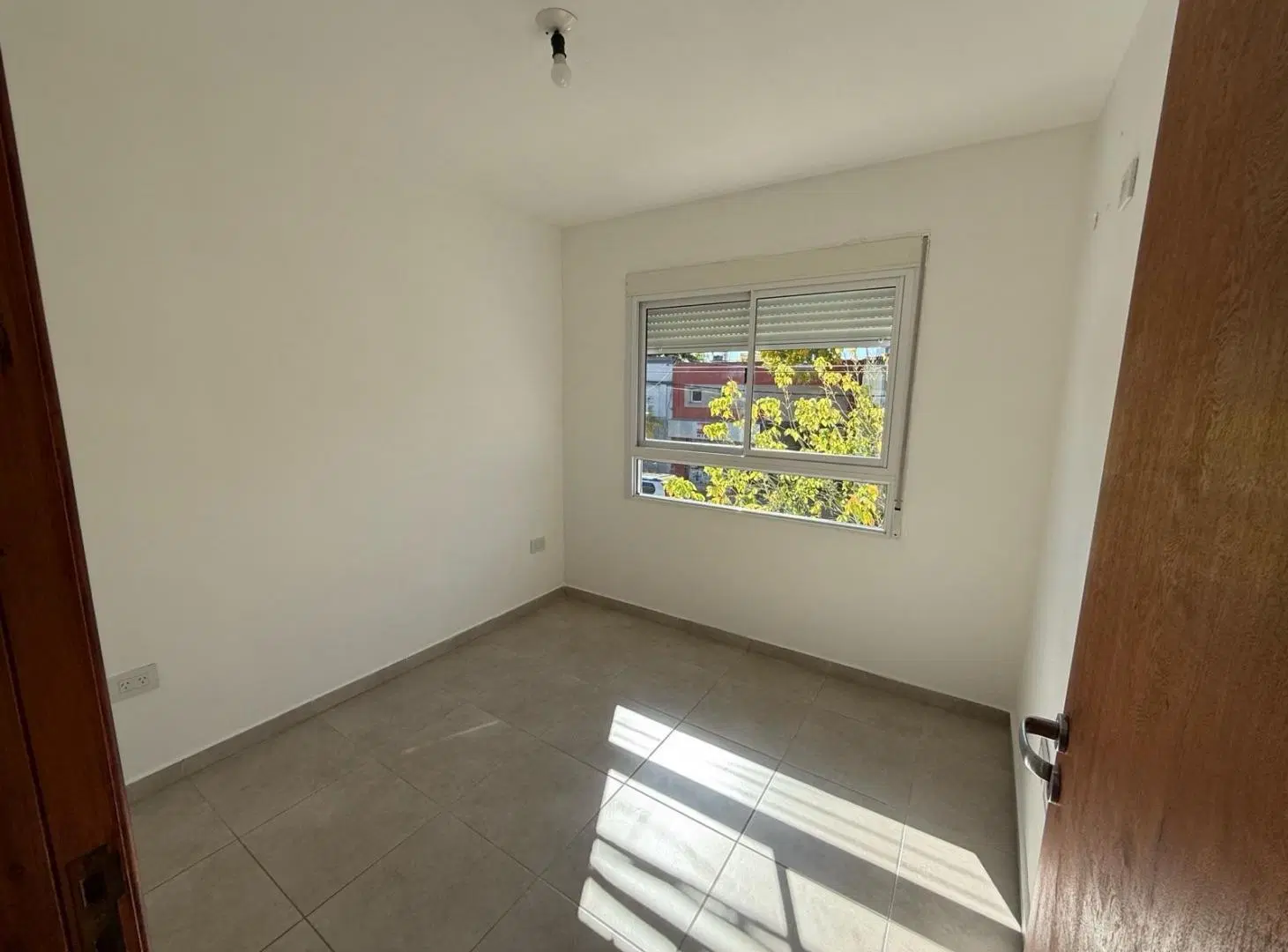 Royo Inmobiliaria vende depto 1 dorm con balcon en candioti Sur 4