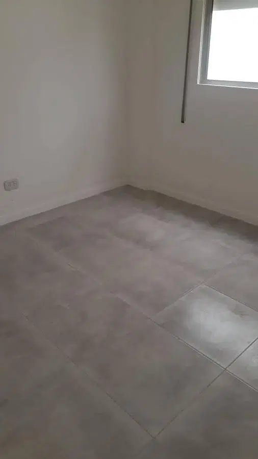 Royo Inmobiliaria alquila depto un dormitorio refaccionado sobre costanera, ideal UTN 2