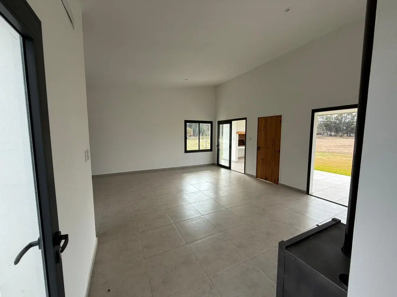 Casa en Barrio Privado Quiloaza de 3 dorm , 2baños , living comedor, jardin. 4
