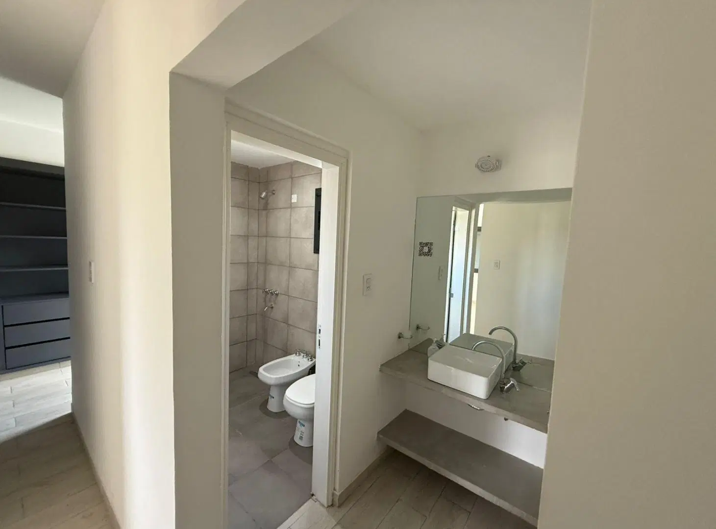Casa en Barrio Privado Quiloaza de 3 dorm , 2baños , living comedor, jardin. 5